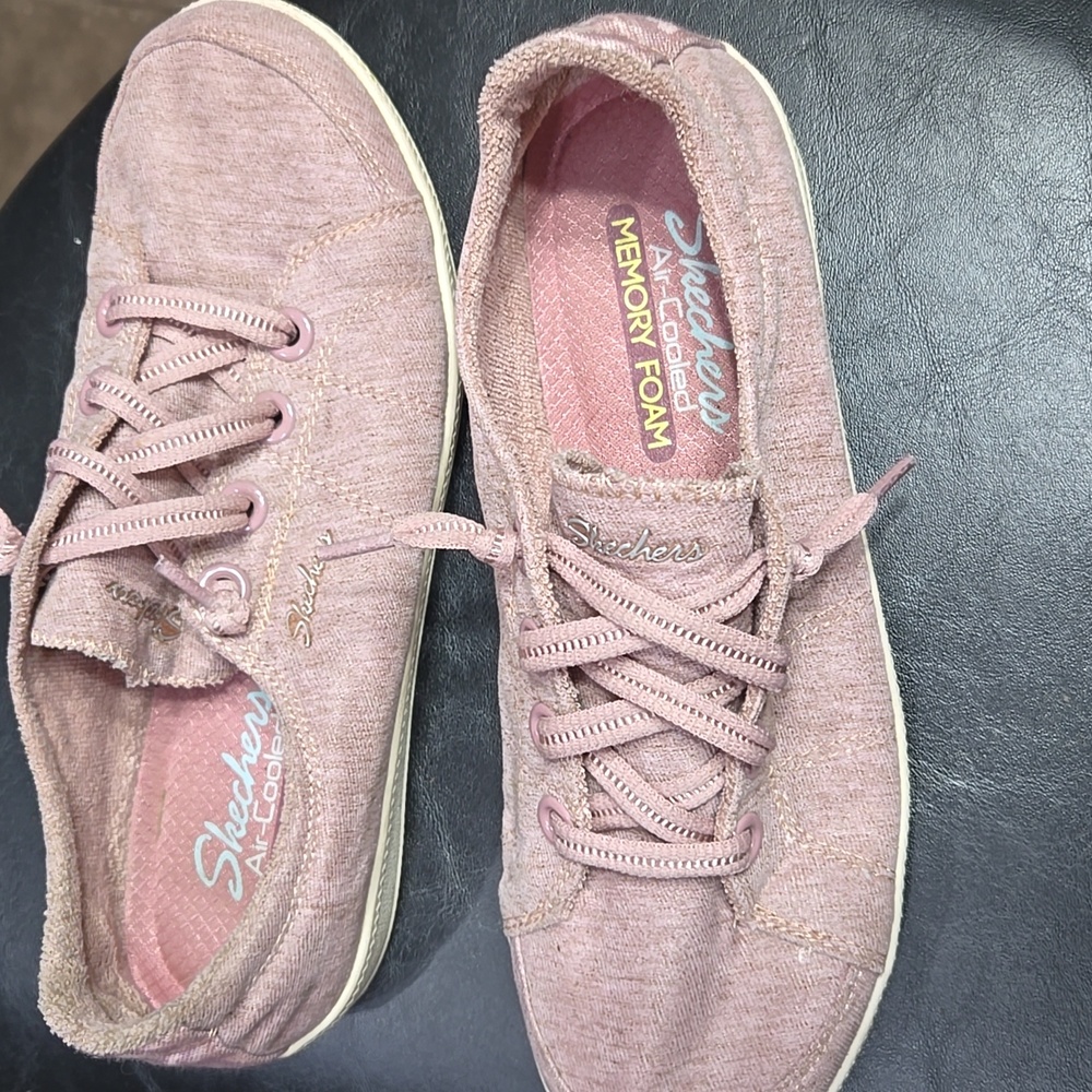 Sketchers size 6